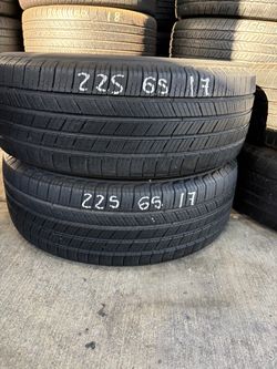 225/65r17 Two Michelin Tires In Great Shape