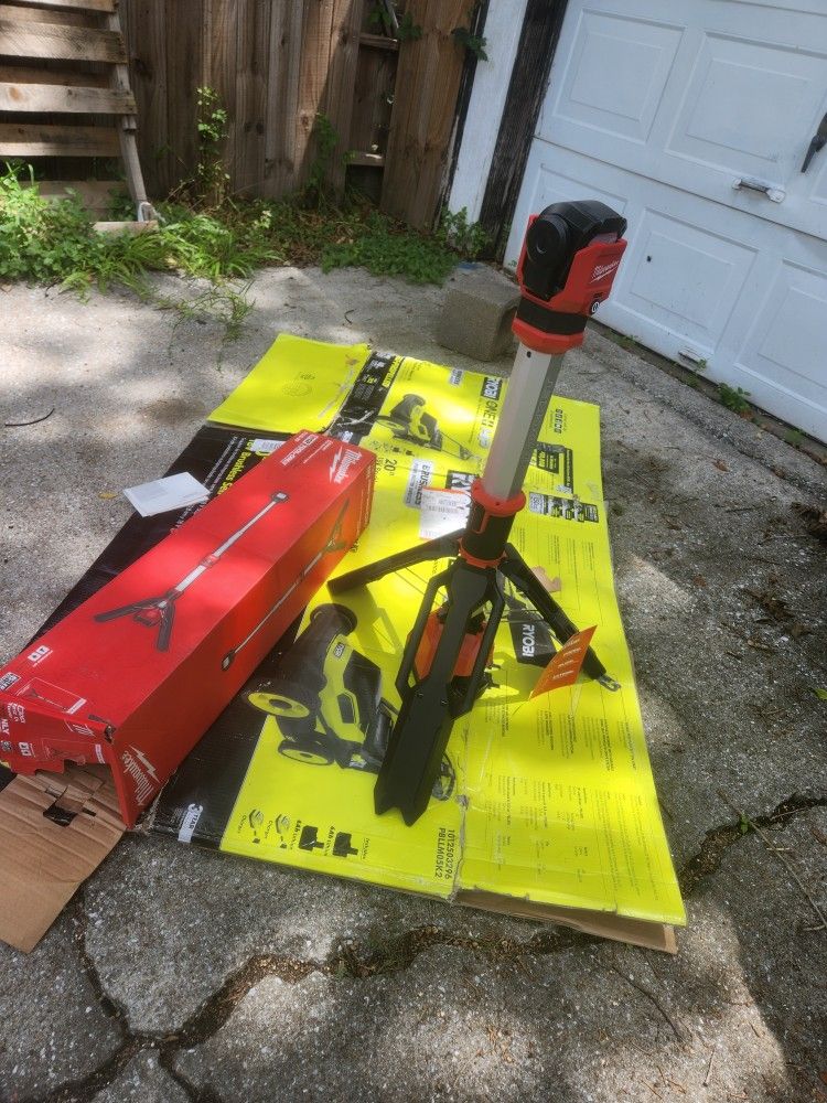 Milwaukee 2132-20 M12 ROCKET Dual Power Tower Light - Brand New In Box Tool Only