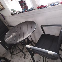 Kitchen Table and 2 Swivel Chairs(may deliver)