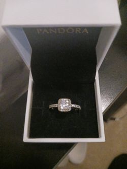 BRAND NEW PANDORA SILVER RING & SIZE 7-7.5........😁😊😍