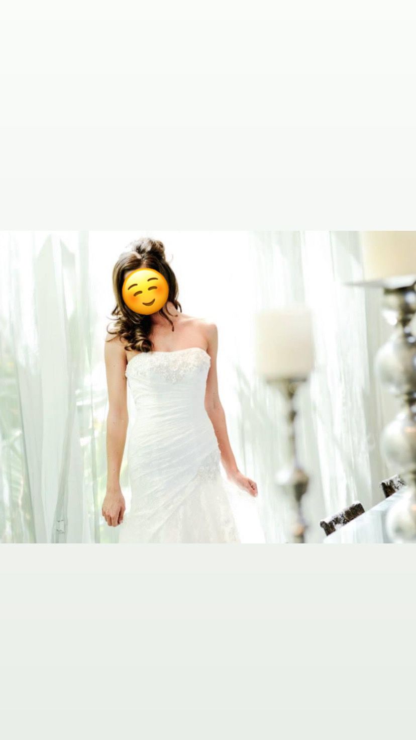 Ivory Lace Strapless Wedding Dress