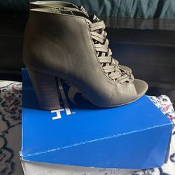 Size 7 Good Condition Wear Them Once 