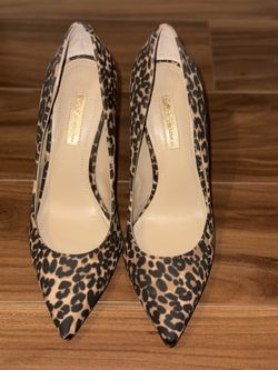Woman’s Shoes Pump Leopard Print 