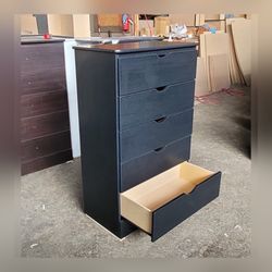 Five drawers dresser with rails