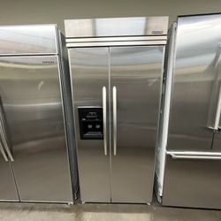 KITCHEN AID BUILT IN FRIDGE 2 DOORS SIDE BY SIDE WITH ICE AND WATER DISPENSER 