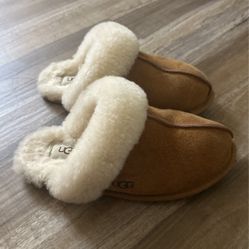 brown uggs slides 