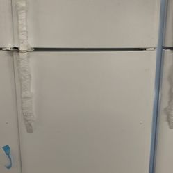 Frigidaire top freezer refrigerator Comes with Warranty YW