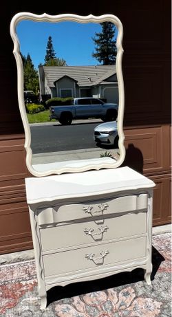 Vintage Morris of California “Coquette” French Provincial Dresser with Mirror ✨