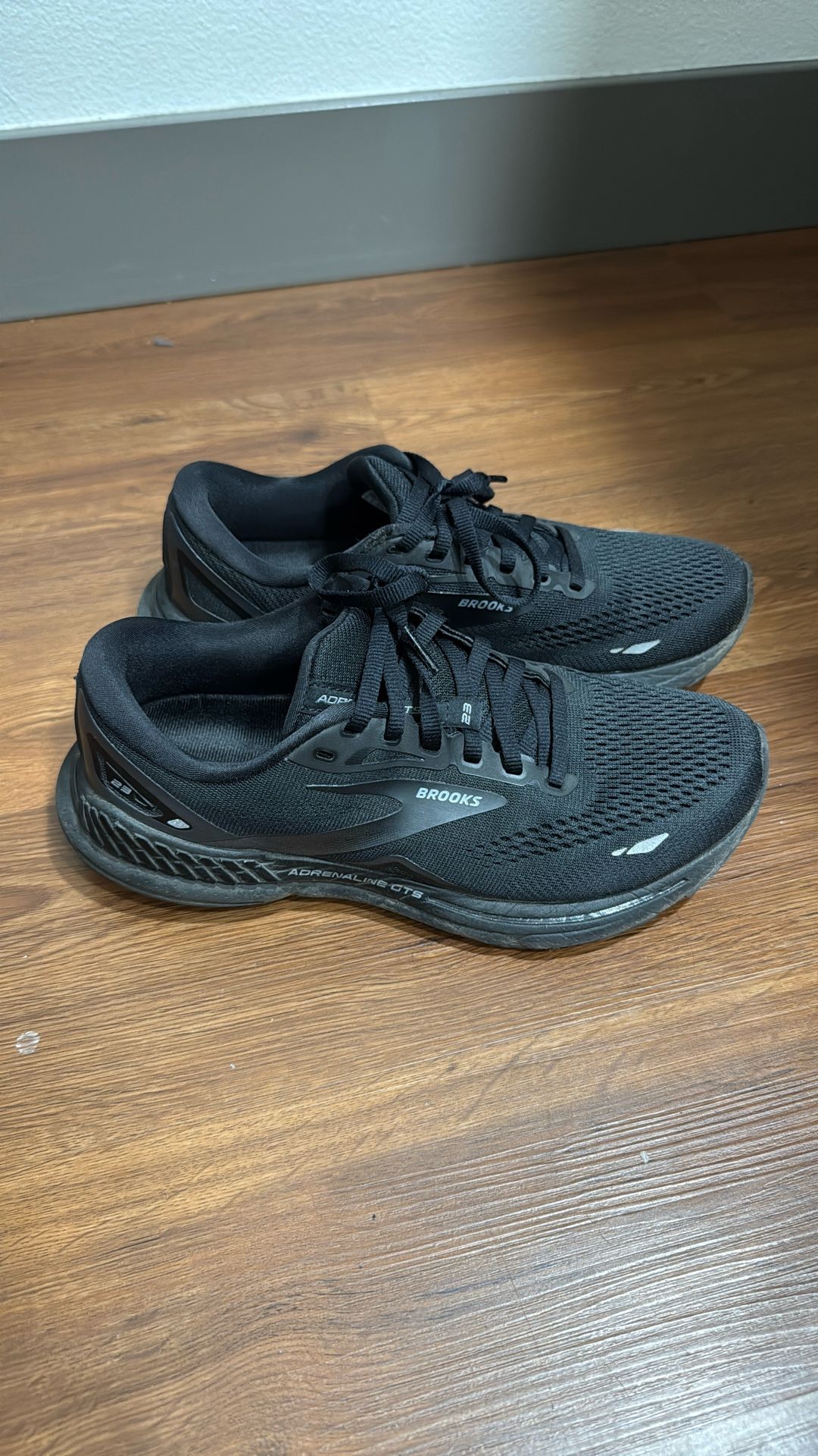 Brooks running shoes size 8 FREE