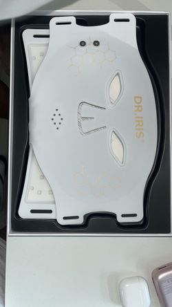 Red light therapy mask