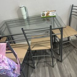 Small Table / Mesa Chica