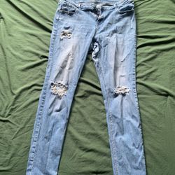 Old Navy Women’s Ripped Skinny Jeans Size 16