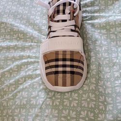 Burberry Sneaker!