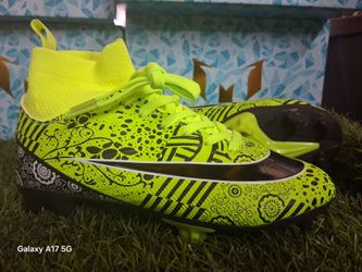 Soccer cleats us size 4youth