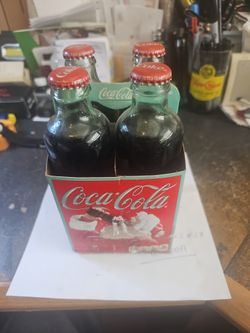 125Th. YEAR ANNIVERSARY COCA-COLA SPECIAL EDITION VINTAGE SANTA 4 PACK.