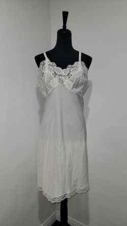 Vintage Slip Cream Color with Lace Women's Size 38 Price is firm Cash only