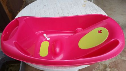 Baby bath tub