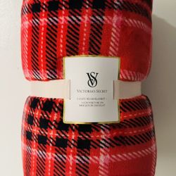Victoria’s Secret Cozy Fleece Blanket New size 50” X 60” red