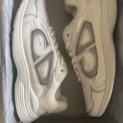 White Dior B30 Size 42 (8.5US) Brand New With Box