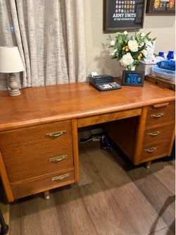 1950 to 1960 Jasper executive desk