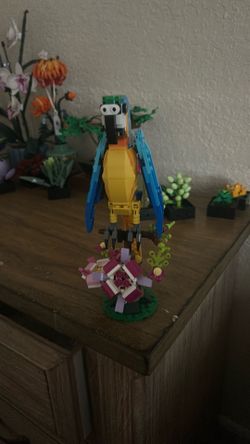 Lego parrot