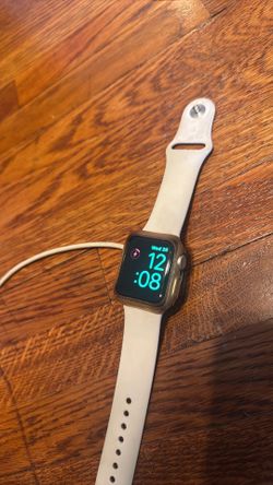 negotiable price apple watch series 3 with charger