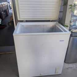 28x33x21 Chest Freezer
