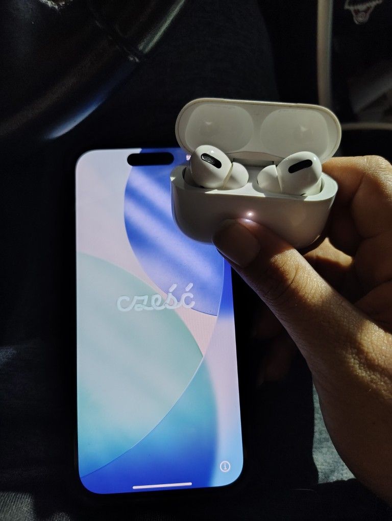 Iphone 15 And Airpod Pros 