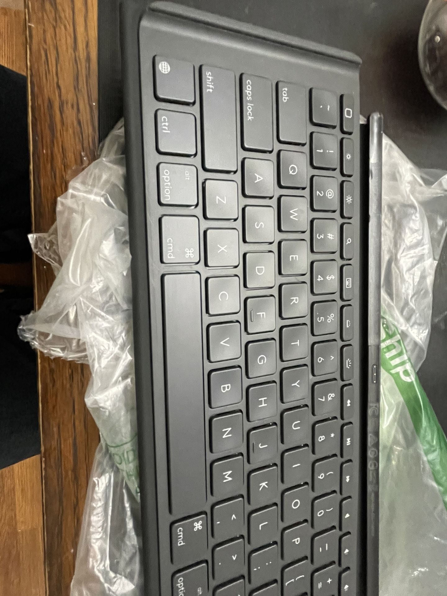 Logitech Slim Combo Y-B0010 Black iPad Pro Detachable Wireless Keyboard Black