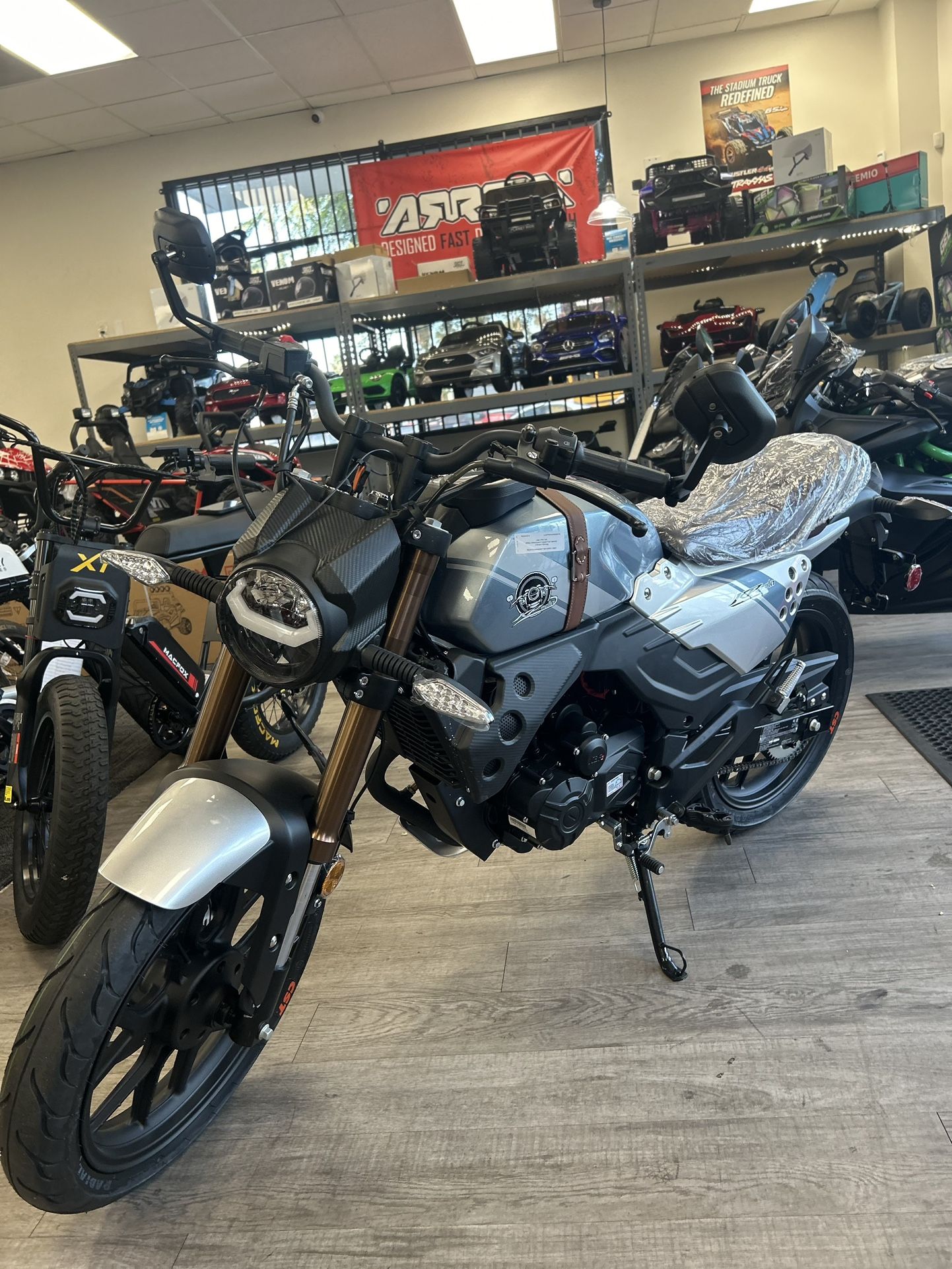 Lifan KPM 200C Fuel Injected Motorcycle 6 Speed