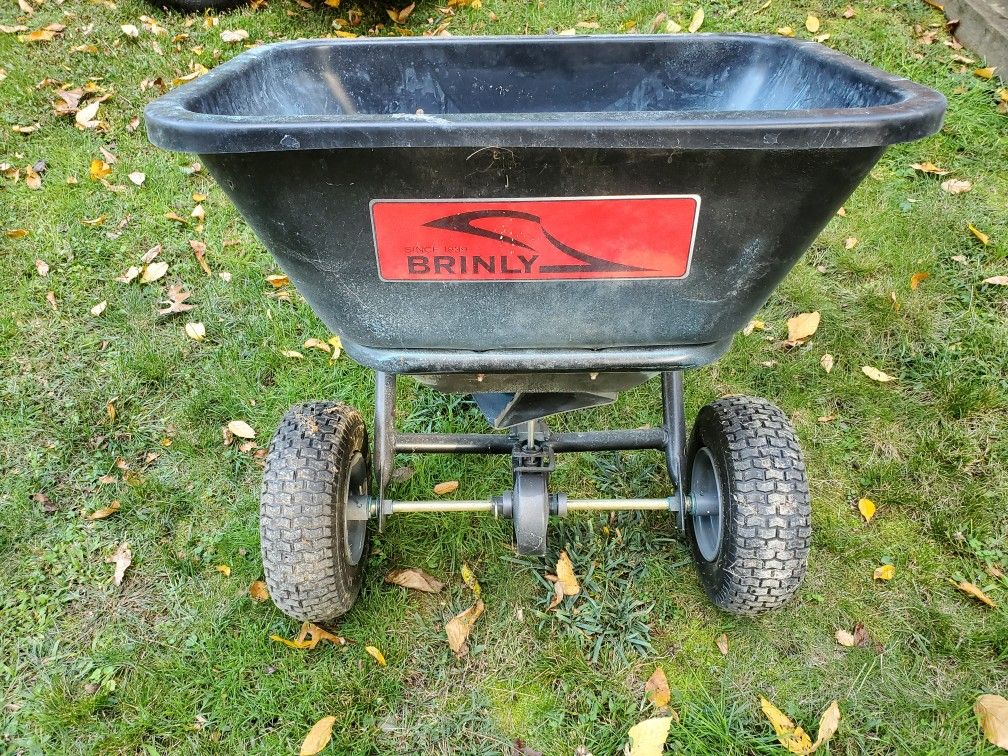 Brinly Hardy 125lb Broadcast Spreader