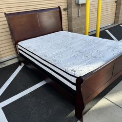 Queen Size Bed With New Mattress/ Cama Tamaño Queen Con Colchon Nuevo 