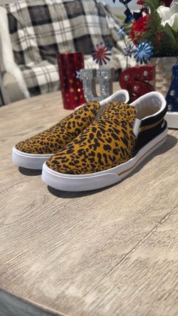 Nike leopard canvas shoes size 7