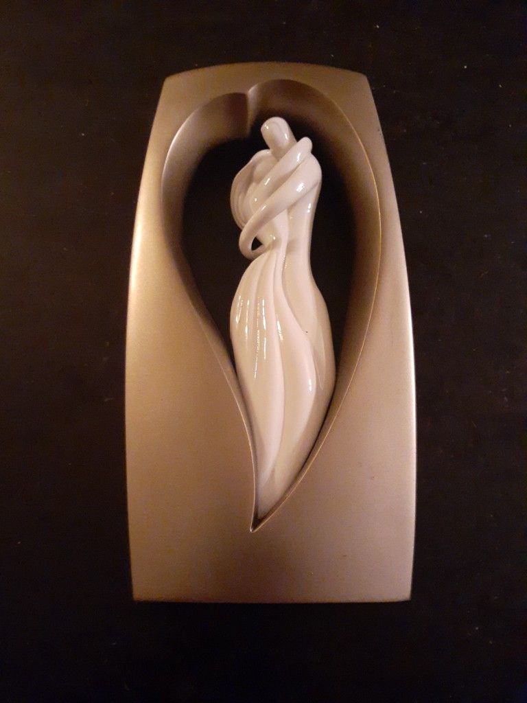 RARE GORGEOUS 2008 Enesco Kim Lawrence 9" Brushed Chrome with Porcelain Sculpture.
CIRCLE OF LOVE Sculpture