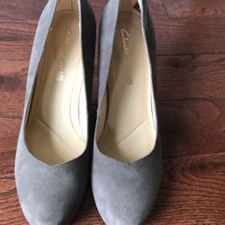 Woman genuine suede heels