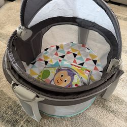 Fisher-Price: Infant Dome Portable Bassinet