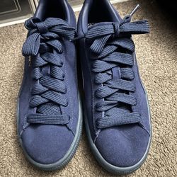 Blue Suede Pumas Size (6.5) 