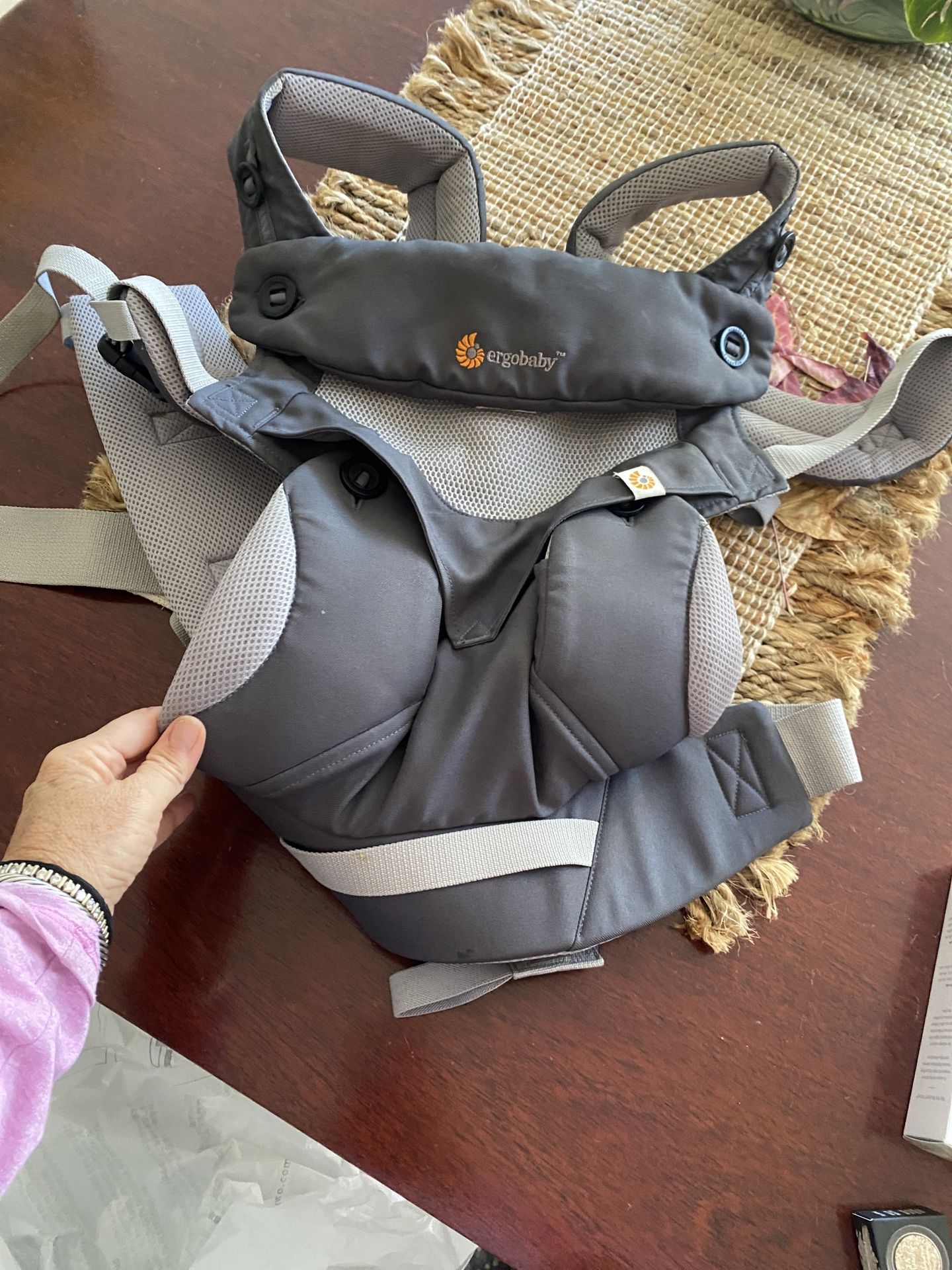 Ergobaby 360 all position baby carrier new