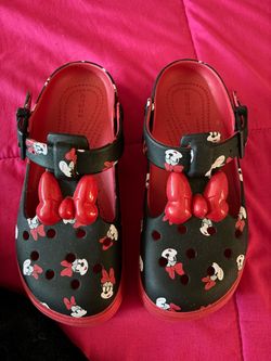 Minnie Mouse crocs size 6W 4M