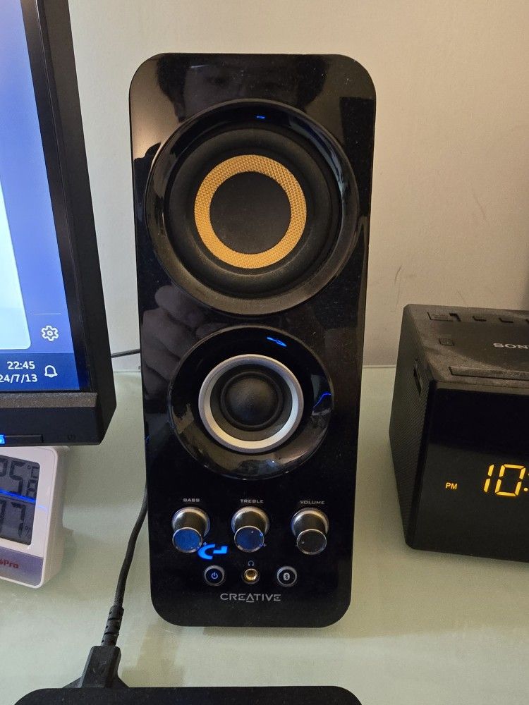 Creative T30 Wireless Bluetooth 3.0, 2.0 Computer Speaker System