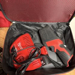 Milwaukee M12 Cordless Thermal Imager Kit W/ Battery, Charger, Tool Bag