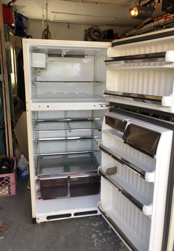 Ge refrigerator. Model tbx18zlb. Everything works fine including ice maker