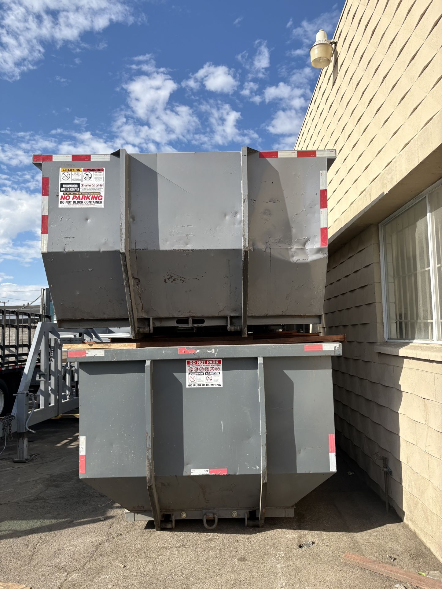 Trash Bin/ Waste Dumpster