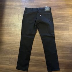 Men’s black Levi’s 38X32