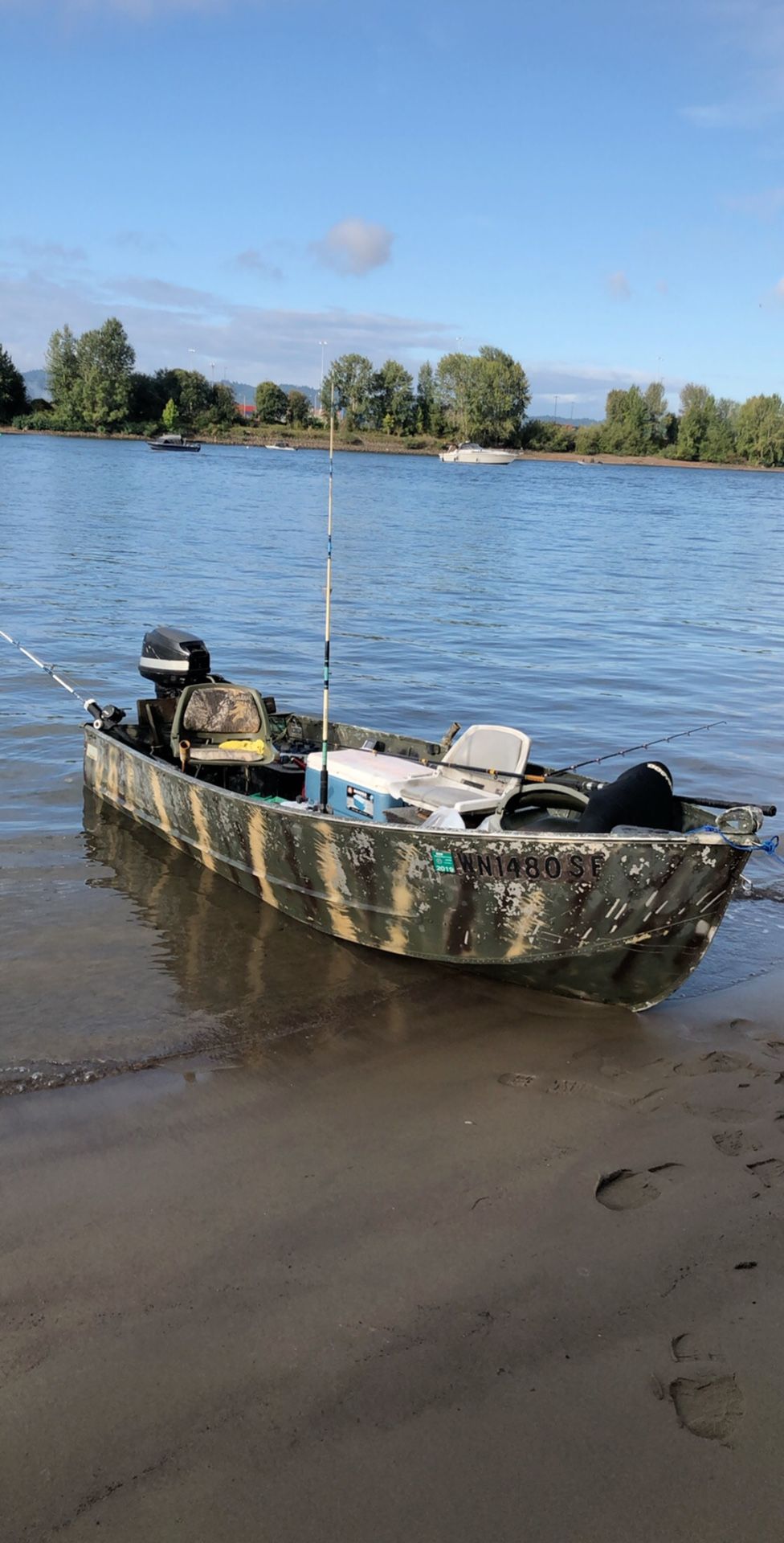 Aluminum fishing boat