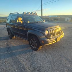 Clear title runs great 2005 jeep