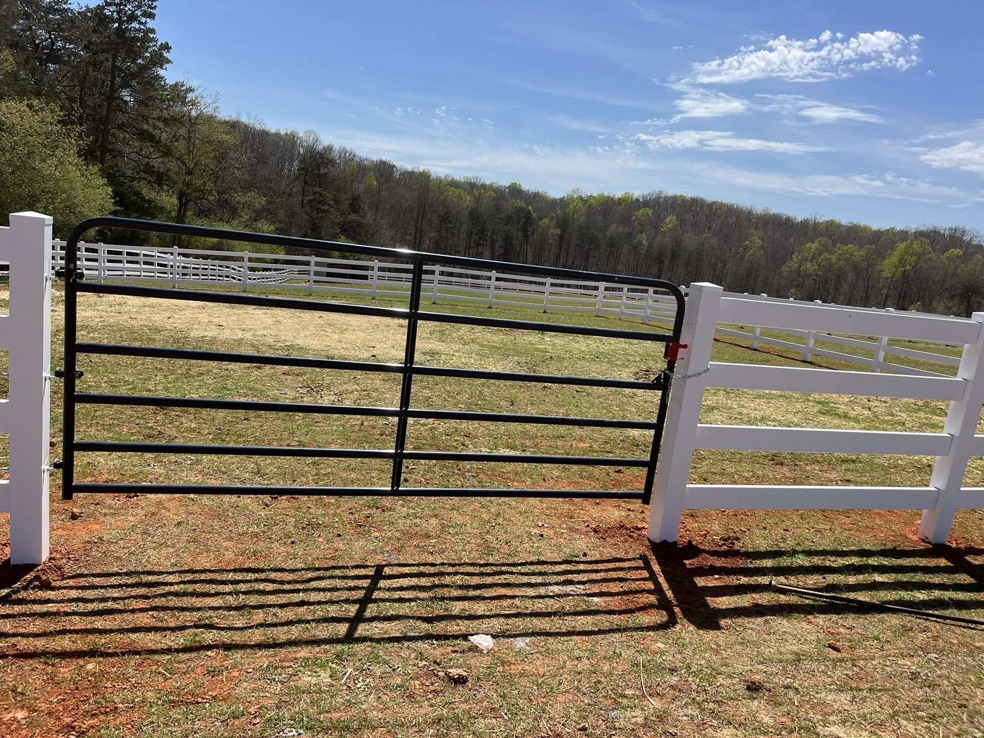 4 Rail Vinyl Fence