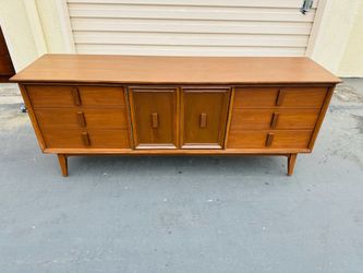Mid century dresser by Bassett