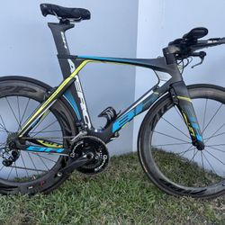 🚴‍♂️ BH Aero TT Carbon Bike – Size 55 – Ultegra Di2 + Power Meter 