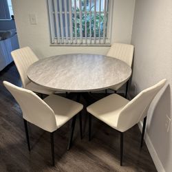 Kitchen Table And 4 Chairs 